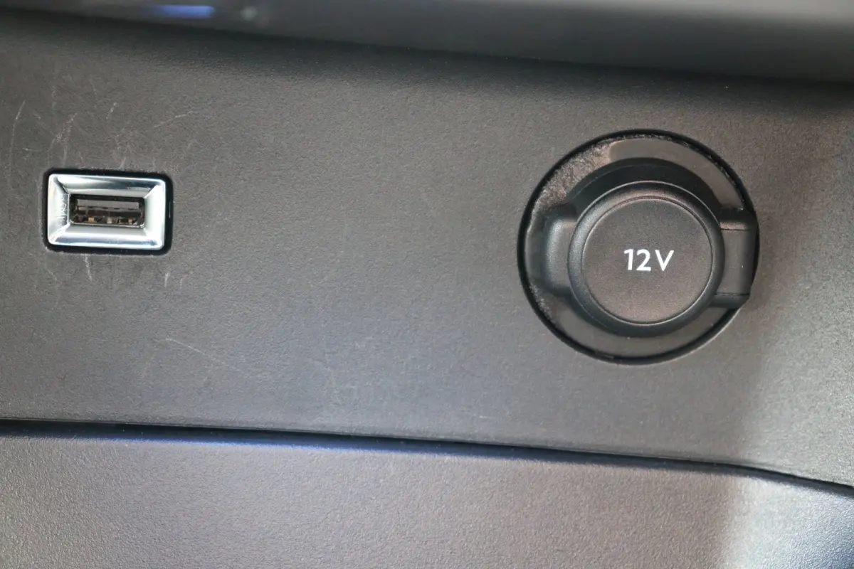 1.6 HYbrid 225 Allure Pack Business | Navi | Camera | PDC V+A | Cruise control | Keyless entry | LMV 18 " |