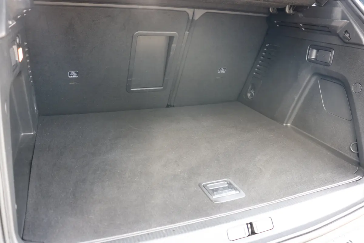 1.6 HYbrid 225 Allure Pack Business | Navi | Camera | PDC V+A | Cruise control | Keyless entry | LMV 18 " |