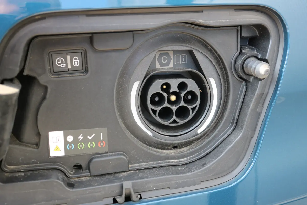 1.6 HYbrid 225 Allure Pack Business | Navi | Camera | PDC V+A | Cruise control | Keyless entry | LMV 18 " |