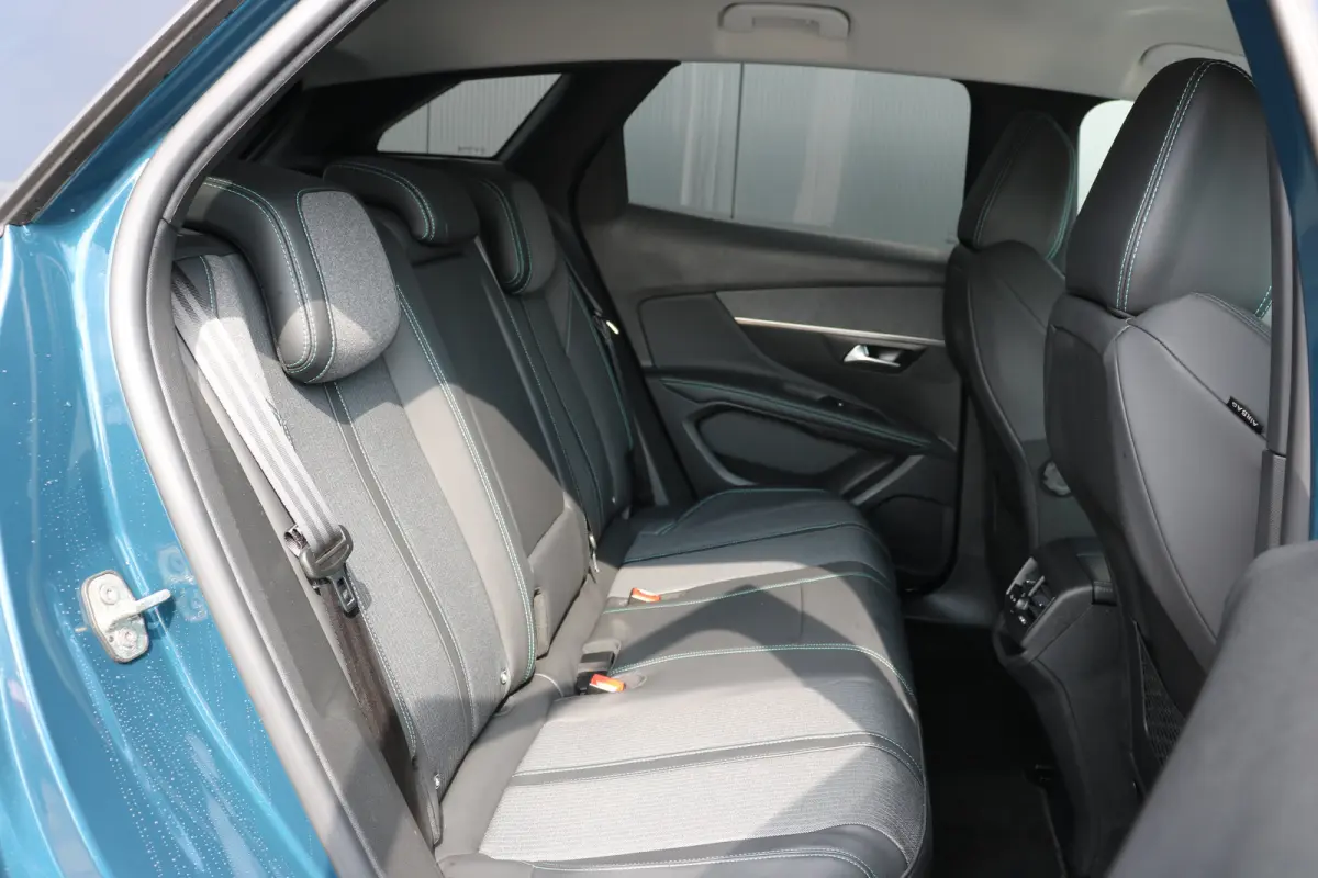 1.6 HYbrid 225 Allure Pack Business | Navi | Camera | PDC V+A | Cruise control | Keyless entry | LMV 18 " |