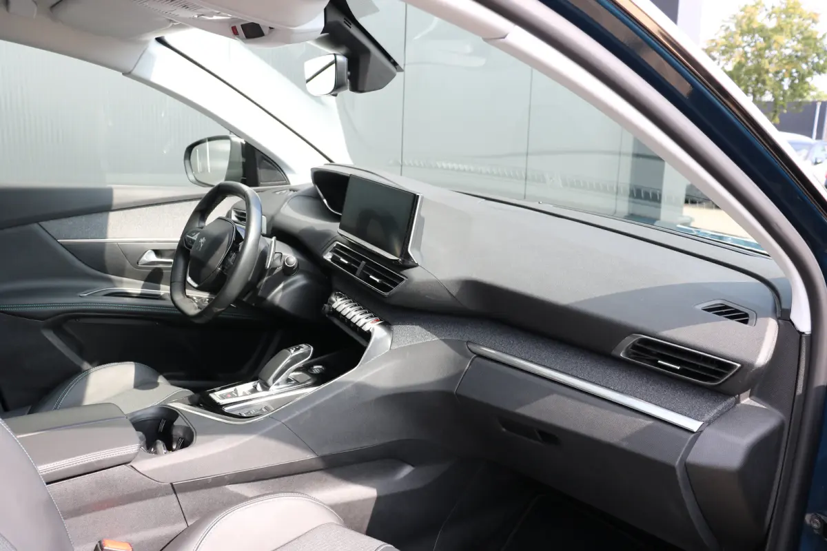 1.6 HYbrid 225 Allure Pack Business | Navi | Camera | PDC V+A | Cruise control | Keyless entry | LMV 18 " |