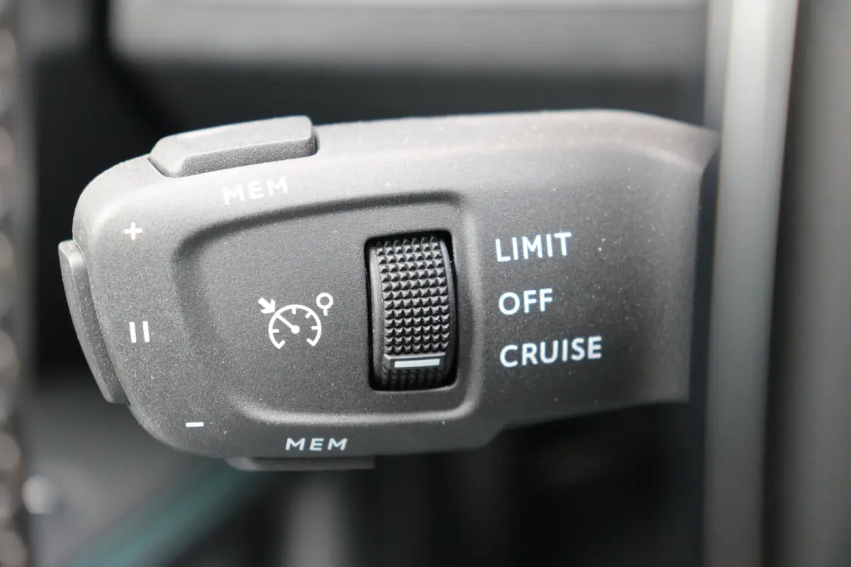 1.6 HYbrid 225 Allure Pack Business | Navi | Camera | PDC V+A | Cruise control | Keyless entry | LMV 18 " |