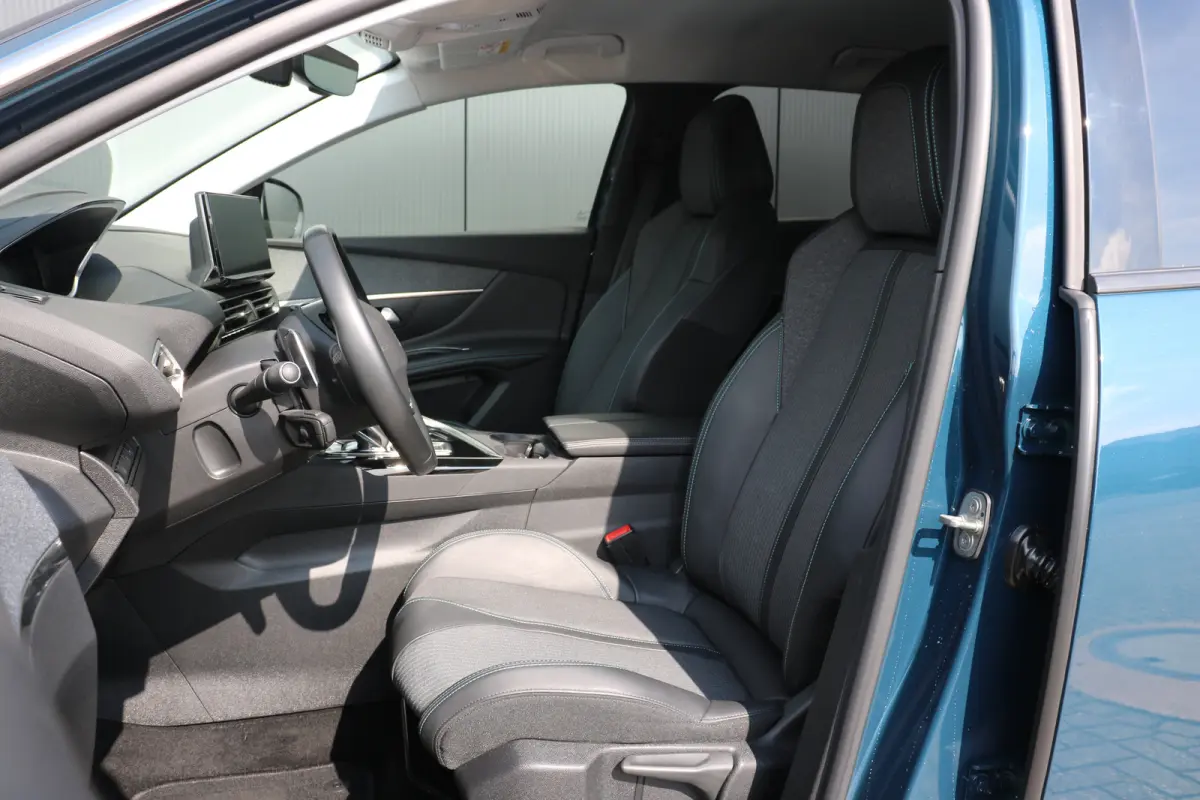 1.6 HYbrid 225 Allure Pack Business | Navi | Camera | PDC V+A | Cruise control | Keyless entry | LMV 18 " |