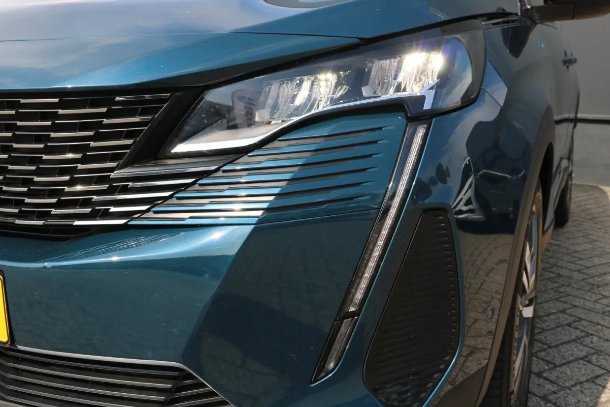 1.6 HYbrid 225 Allure Pack Business | Navi | Camera | PDC V+A | Cruise control | Keyless entry | LMV 18 " |