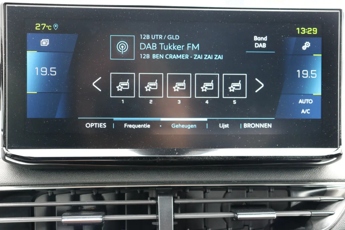1.6 HYbrid 225 Allure Pack Business | Navi | Camera | PDC V+A | Cruise control | Keyless entry | LMV 18 " |