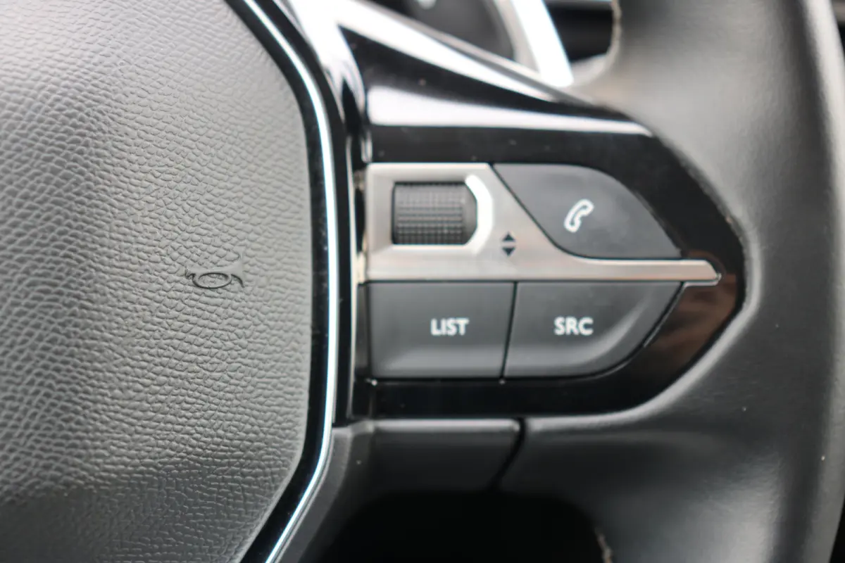 1.6 HYbrid 225 Allure Pack Business | Navi | Camera | PDC V+A | Cruise control | Keyless entry | LMV 18 " |