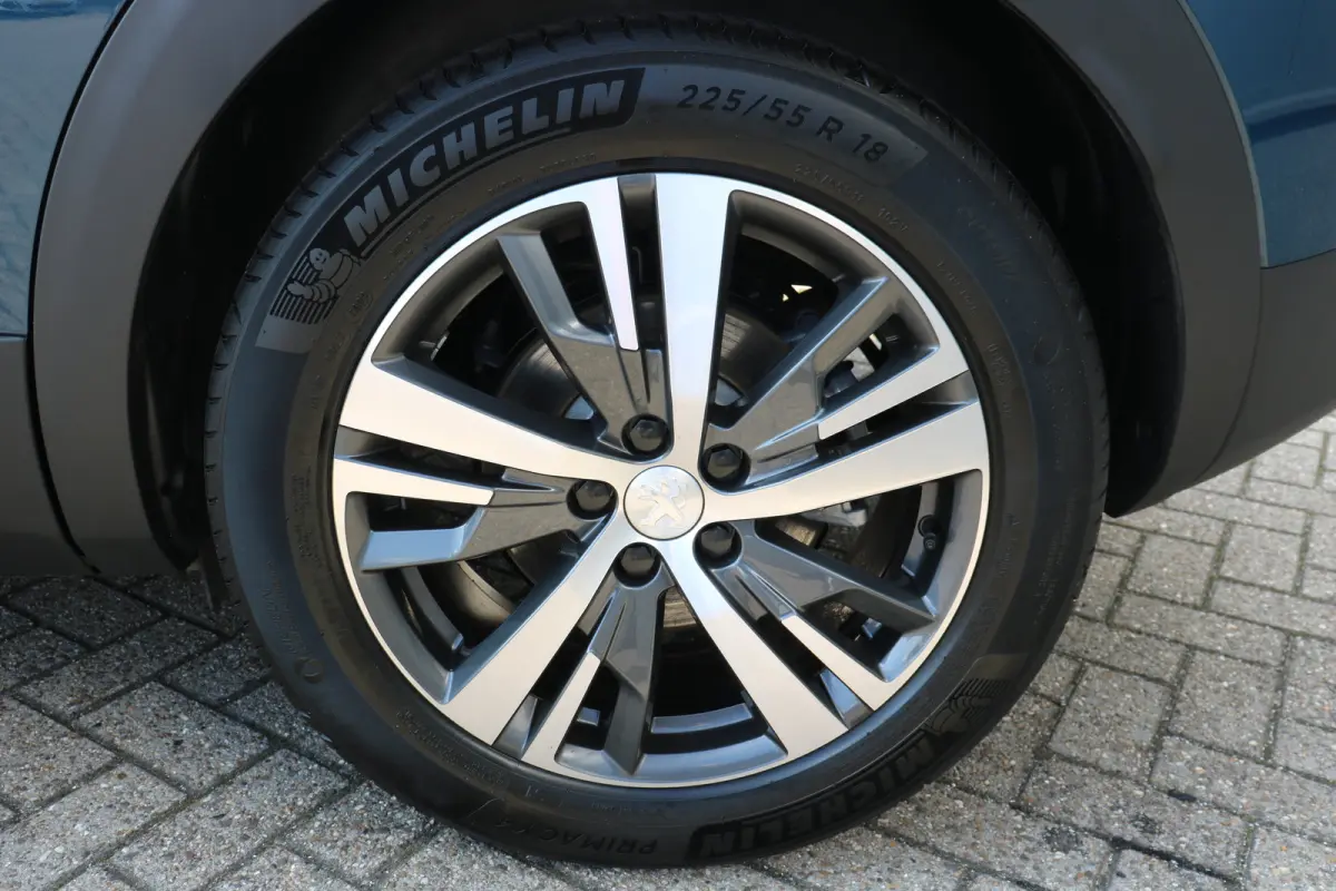 1.6 HYbrid 225 Allure Pack Business | Navi | Camera | PDC V+A | Cruise control | Keyless entry | LMV 18 " |