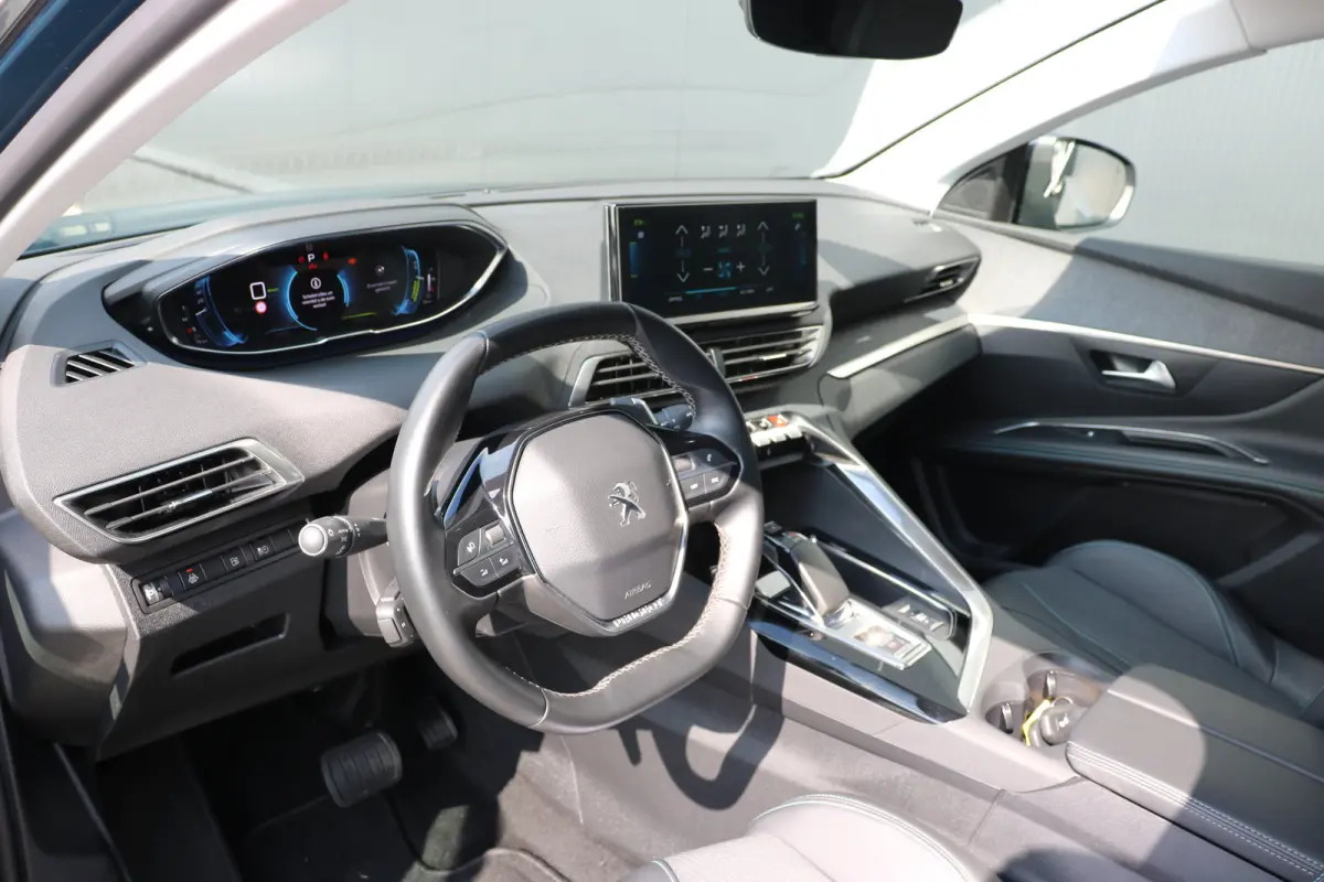 1.6 HYbrid 225 Allure Pack Business | Navi | Camera | PDC V+A | Cruise control | Keyless entry | LMV 18 " |
