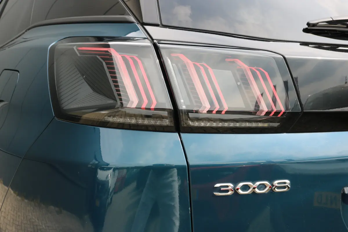 1.6 HYbrid 225 Allure Pack Business | Navi | Camera | PDC V+A | Cruise control | Keyless entry | LMV 18 " |