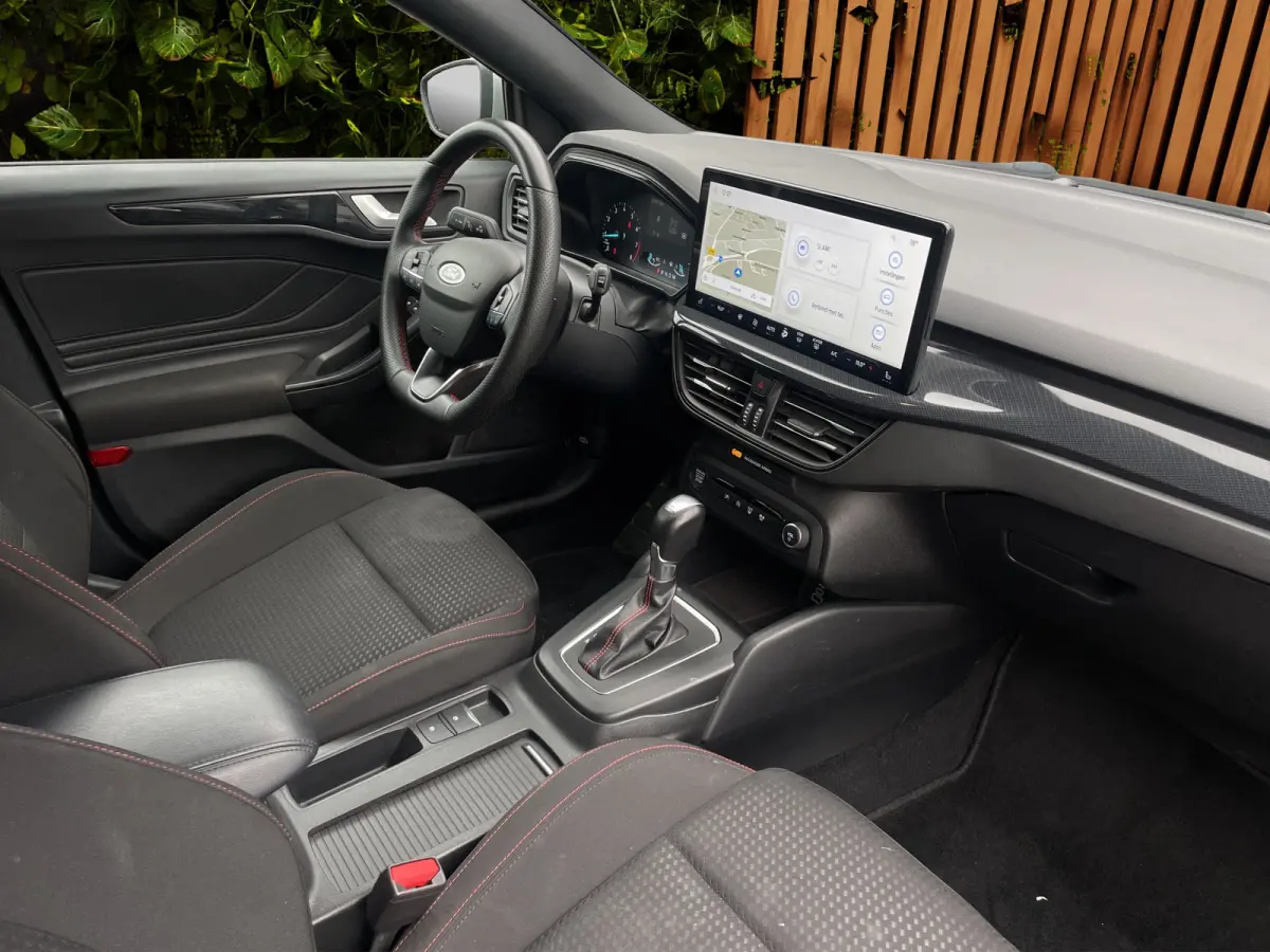 1.0 EcoBoost Hybrid ST-Line Cruise | Stoel- stuurverw. | PDC | LED  | Navigatie | 17 Inch | Carplay