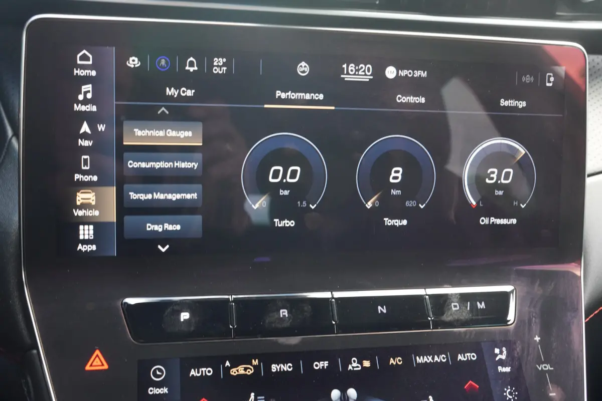 3.0 V6 Trofeo - PANODAK - TREKHAAK - HEAD UP - 360 CAMERA - SONUS FABER -