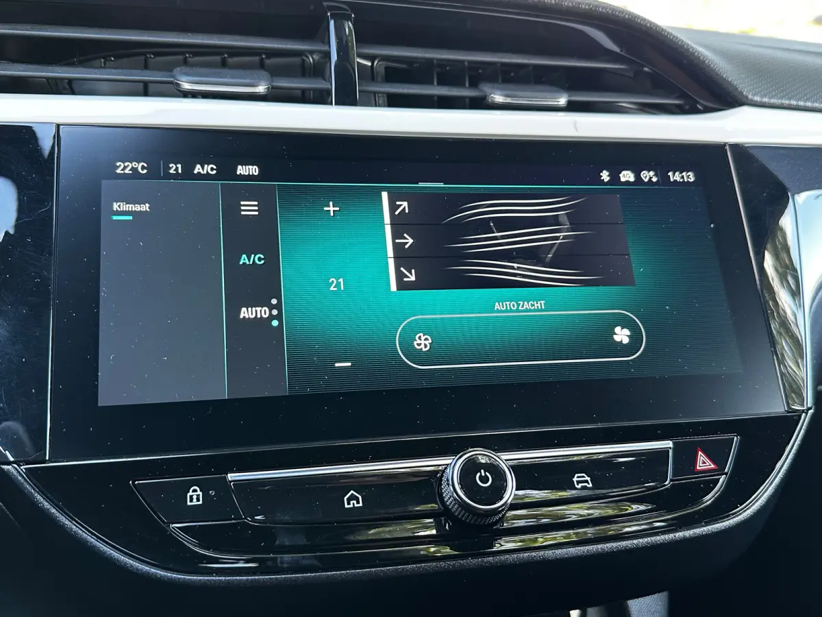 1.2 Turbo 100 PK GS | CLIMATE CONTROL| DODEHOEK DETECTIE| KEYLESS ENTRY & START| DRAADLOZE TELEFOONLADER| LED| NAVIGATIE + APPLE CARPLAY/ANDROID AUTO| CAMERA + PARKEERSENSOREN| BROEKHUIS OND