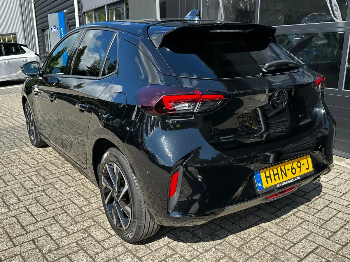 1.2 Turbo 100 PK GS | CLIMATE CONTROL| DODEHOEK DETECTIE| KEYLESS ENTRY & START| DRAADLOZE TELEFOONLADER| LED| NAVIGATIE + APPLE CARPLAY/ANDROID AUTO| CAMERA + PARKEERSENSOREN| BROEKHUIS OND