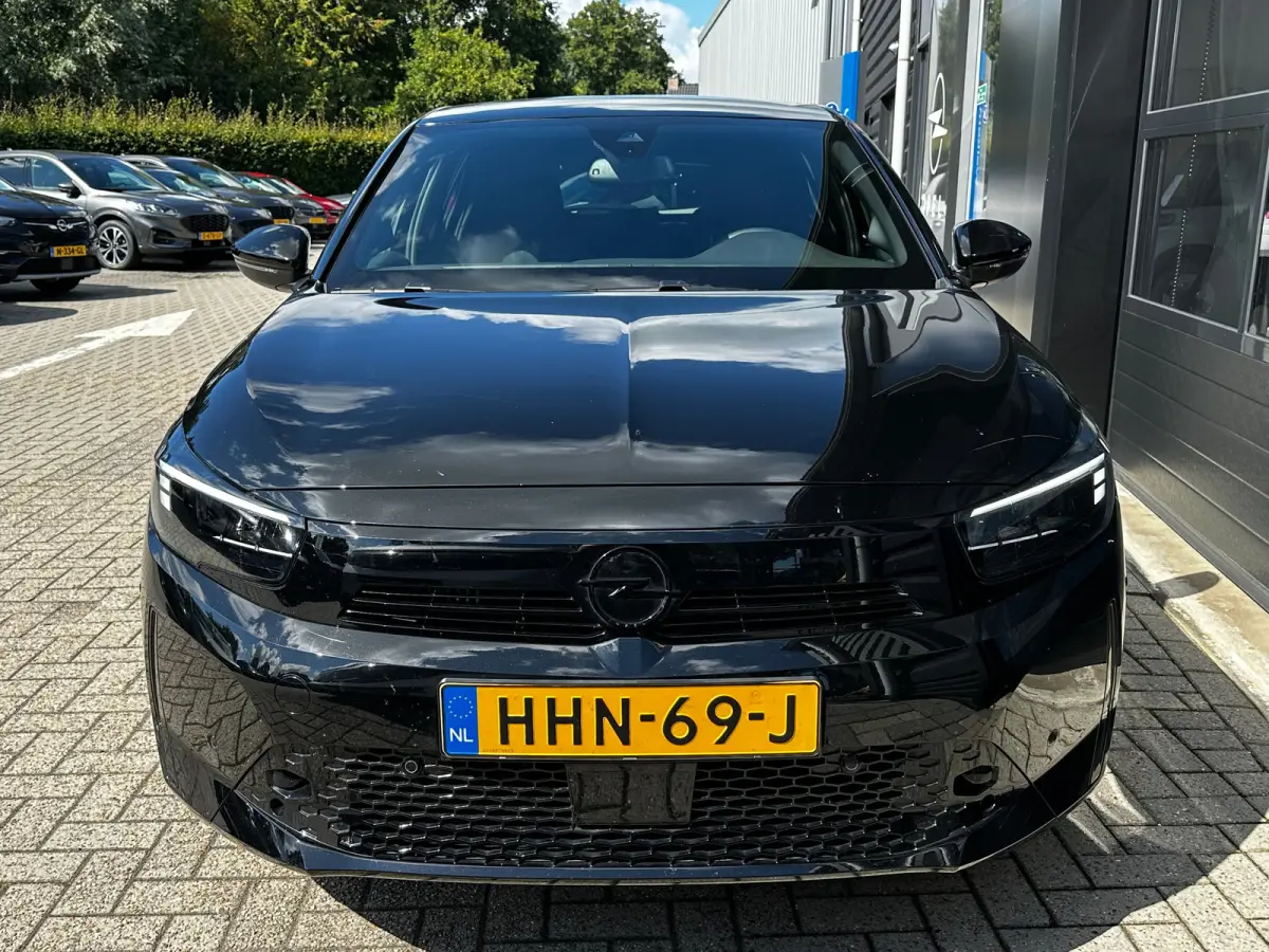 1.2 Turbo 100 PK GS | CLIMATE CONTROL| DODEHOEK DETECTIE| KEYLESS ENTRY & START| DRAADLOZE TELEFOONLADER| LED| NAVIGATIE + APPLE CARPLAY/ANDROID AUTO| CAMERA + PARKEERSENSOREN| BROEKHUIS OND
