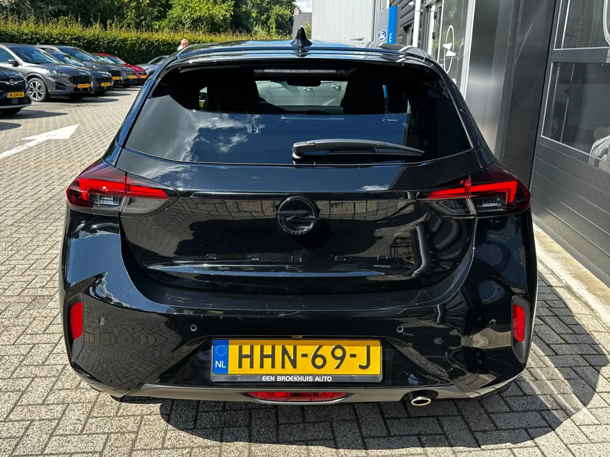 1.2 Turbo 100 PK GS | CLIMATE CONTROL| DODEHOEK DETECTIE| KEYLESS ENTRY & START| DRAADLOZE TELEFOONLADER| LED| NAVIGATIE + APPLE CARPLAY/ANDROID AUTO| CAMERA + PARKEERSENSOREN| BROEKHUIS OND