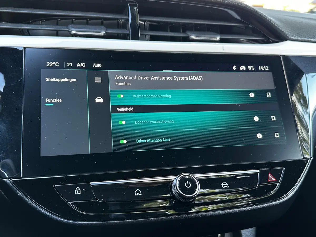 1.2 Turbo 100 PK GS | CLIMATE CONTROL| DODEHOEK DETECTIE| KEYLESS ENTRY & START| DRAADLOZE TELEFOONLADER| LED| NAVIGATIE + APPLE CARPLAY/ANDROID AUTO| CAMERA + PARKEERSENSOREN| BROEKHUIS OND