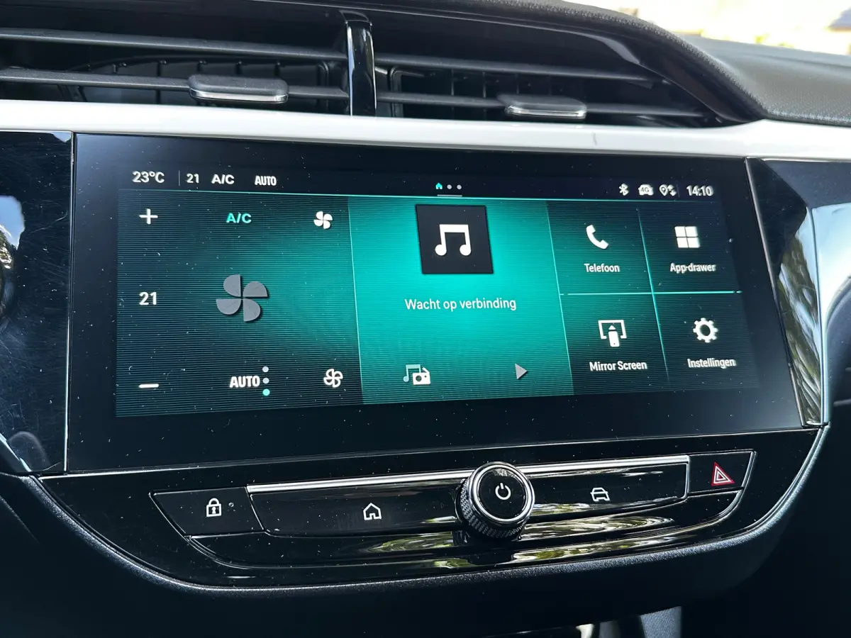 1.2 Turbo 100 PK GS | CLIMATE CONTROL| DODEHOEK DETECTIE| KEYLESS ENTRY & START| DRAADLOZE TELEFOONLADER| LED| NAVIGATIE + APPLE CARPLAY/ANDROID AUTO| CAMERA + PARKEERSENSOREN| BROEKHUIS OND