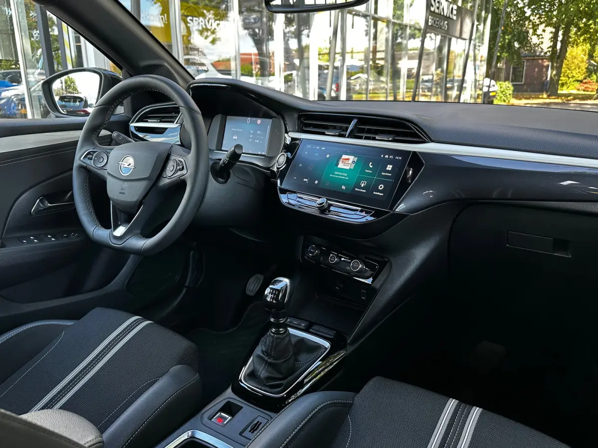 1.2 Turbo 100 PK GS | CLIMATE CONTROL| DODEHOEK DETECTIE| KEYLESS ENTRY & START| DRAADLOZE TELEFOONLADER| LED| NAVIGATIE + APPLE CARPLAY/ANDROID AUTO| CAMERA + PARKEERSENSOREN| BROEKHUIS OND