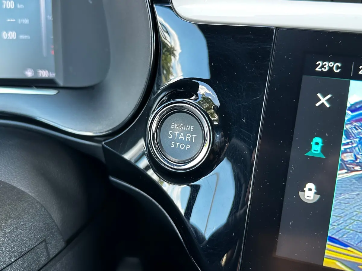 1.2 Turbo 100 PK GS | CLIMATE CONTROL| DODEHOEK DETECTIE| KEYLESS ENTRY & START| DRAADLOZE TELEFOONLADER| LED| NAVIGATIE + APPLE CARPLAY/ANDROID AUTO| CAMERA + PARKEERSENSOREN| BROEKHUIS OND