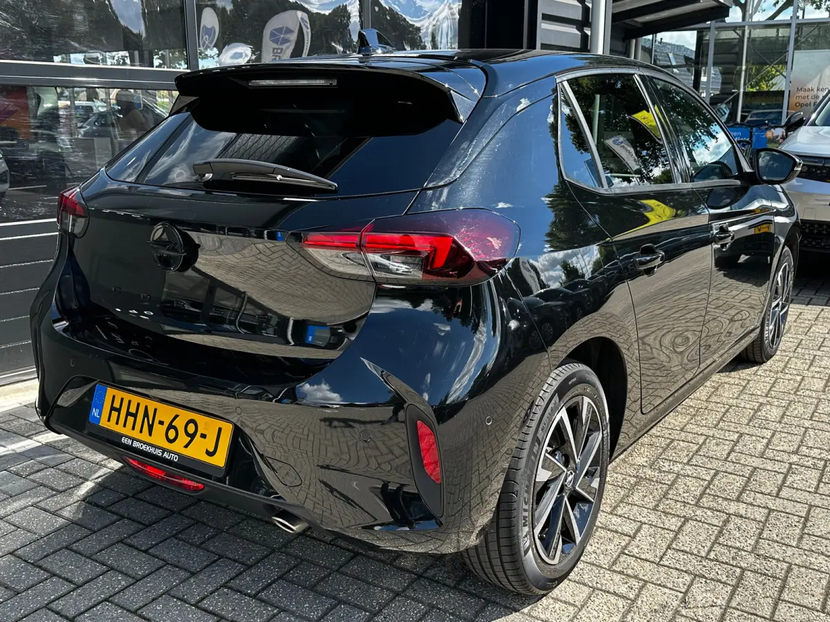 1.2 Turbo 100 PK GS | CLIMATE CONTROL| DODEHOEK DETECTIE| KEYLESS ENTRY & START| DRAADLOZE TELEFOONLADER| LED| NAVIGATIE + APPLE CARPLAY/ANDROID AUTO| CAMERA + PARKEERSENSOREN| BROEKHUIS OND