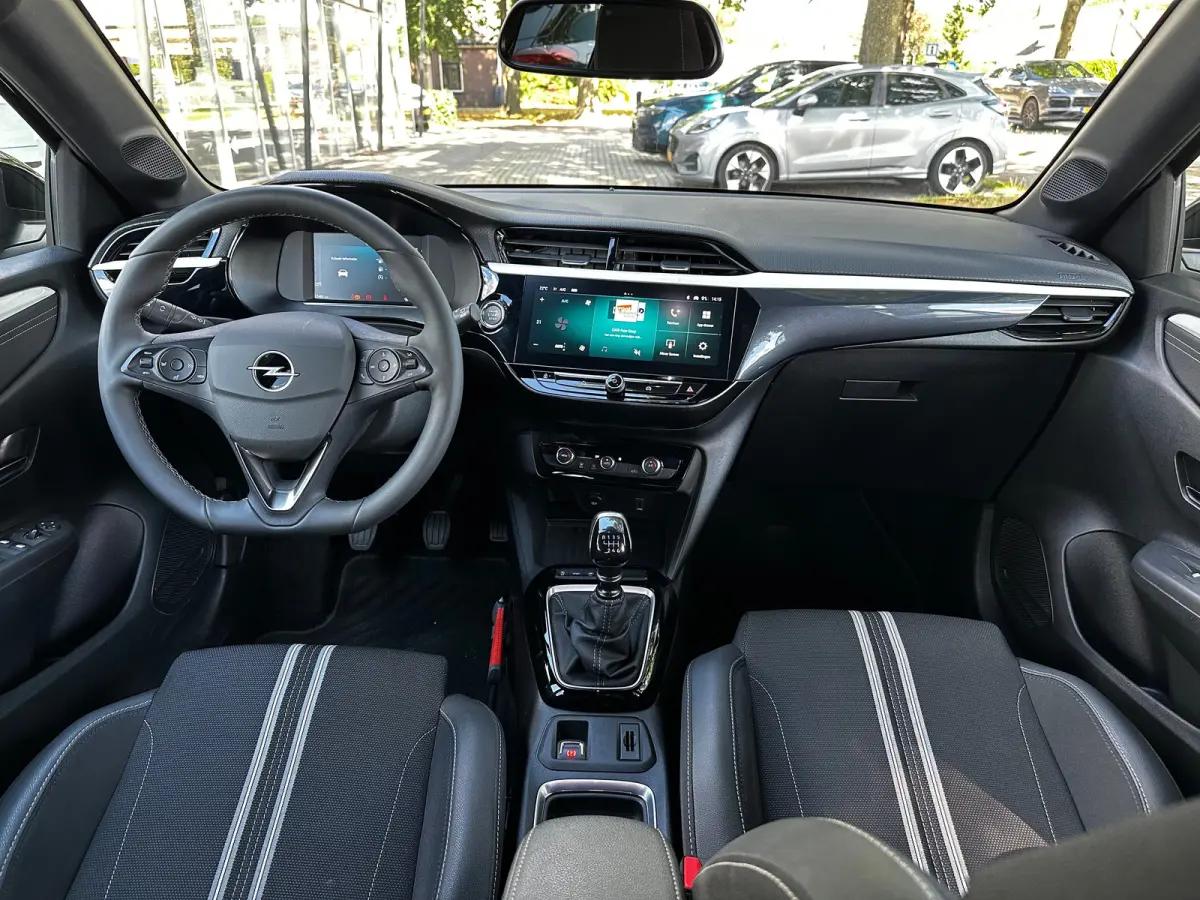 1.2 Turbo 100 PK GS | CLIMATE CONTROL| DODEHOEK DETECTIE| KEYLESS ENTRY & START| DRAADLOZE TELEFOONLADER| LED| NAVIGATIE + APPLE CARPLAY/ANDROID AUTO| CAMERA + PARKEERSENSOREN| BROEKHUIS OND