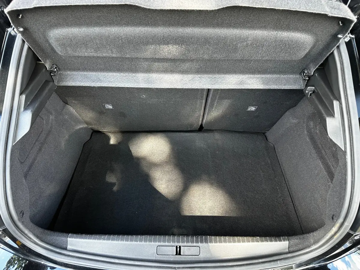 1.2 Turbo 100 PK GS | CLIMATE CONTROL| DODEHOEK DETECTIE| KEYLESS ENTRY & START| DRAADLOZE TELEFOONLADER| LED| NAVIGATIE + APPLE CARPLAY/ANDROID AUTO| CAMERA + PARKEERSENSOREN| BROEKHUIS OND