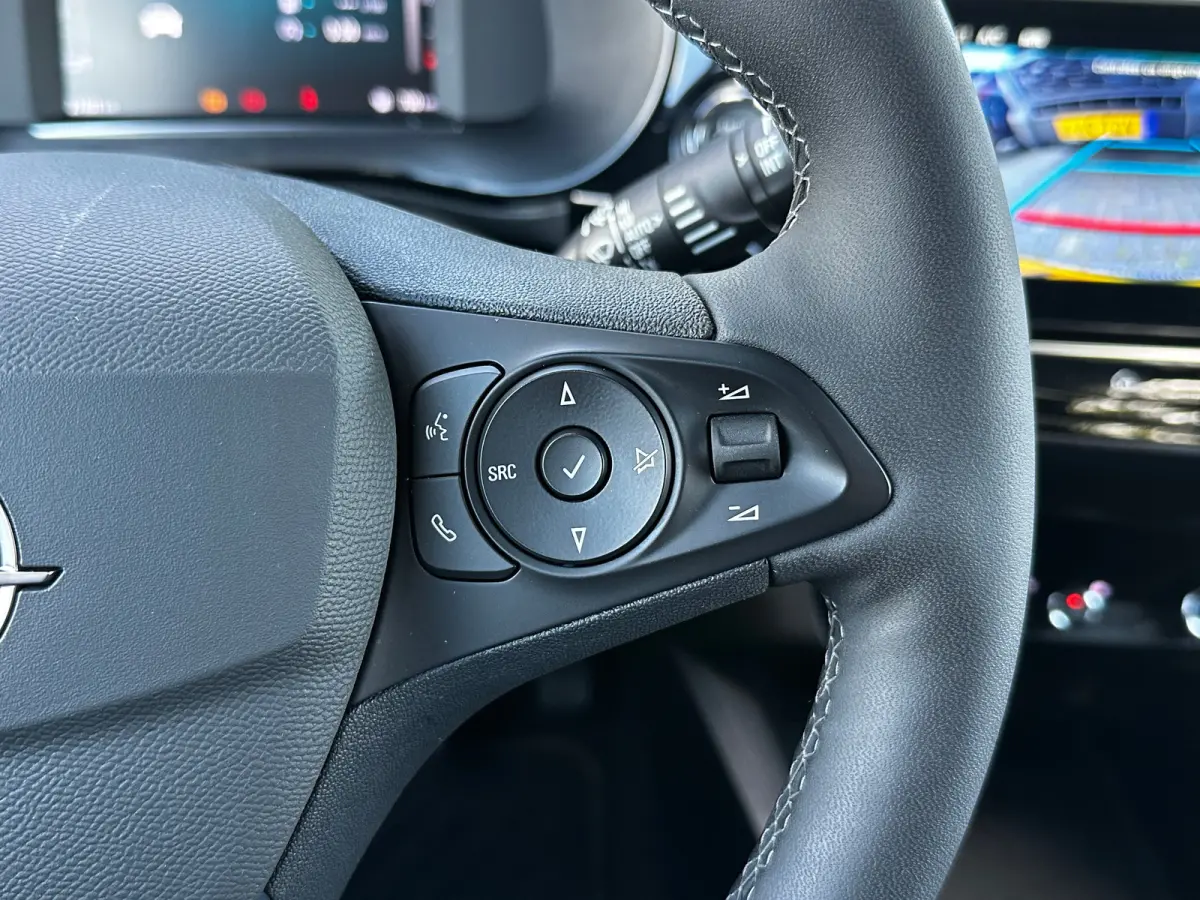 1.2 Turbo 100 PK GS | CLIMATE CONTROL| DODEHOEK DETECTIE| KEYLESS ENTRY & START| DRAADLOZE TELEFOONLADER| LED| NAVIGATIE + APPLE CARPLAY/ANDROID AUTO| CAMERA + PARKEERSENSOREN| BROEKHUIS OND