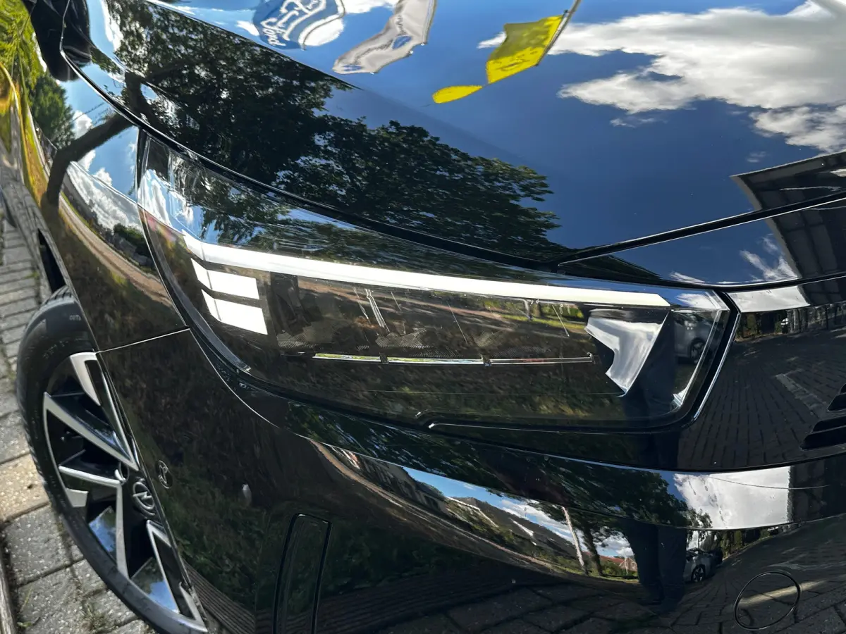 1.2 Turbo 100 PK GS | CLIMATE CONTROL| DODEHOEK DETECTIE| KEYLESS ENTRY & START| DRAADLOZE TELEFOONLADER| LED| NAVIGATIE + APPLE CARPLAY/ANDROID AUTO| CAMERA + PARKEERSENSOREN| BROEKHUIS OND