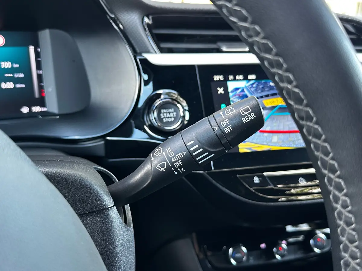 1.2 Turbo 100 PK GS | CLIMATE CONTROL| DODEHOEK DETECTIE| KEYLESS ENTRY & START| DRAADLOZE TELEFOONLADER| LED| NAVIGATIE + APPLE CARPLAY/ANDROID AUTO| CAMERA + PARKEERSENSOREN| BROEKHUIS OND