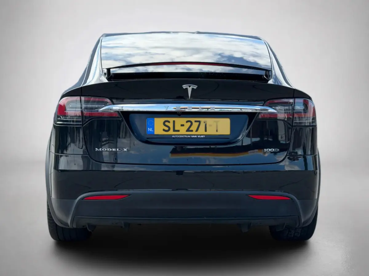 100D 6P. (NL-auto, Perfect ondH, Voll Opties, Auto-Pilot,Etc)