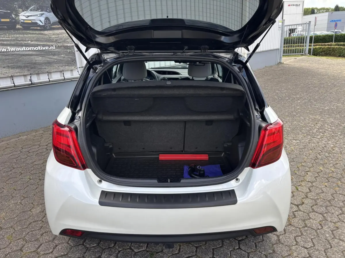 1.5 Hybrid Dynamic Bi-Tone | Keyless | Trekhaak | Camera | Stoelverwarming