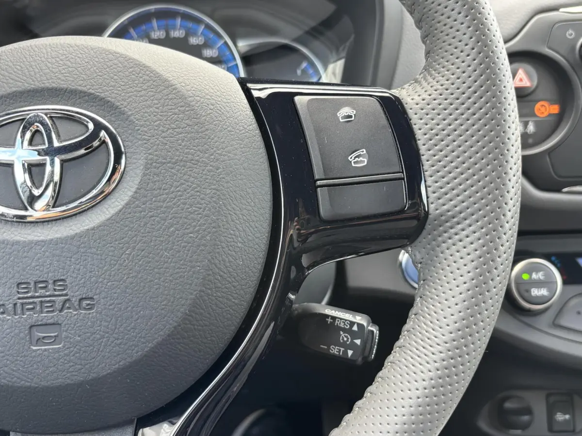 1.5 Hybrid Dynamic Bi-Tone | Keyless | Trekhaak | Camera | Stoelverwarming