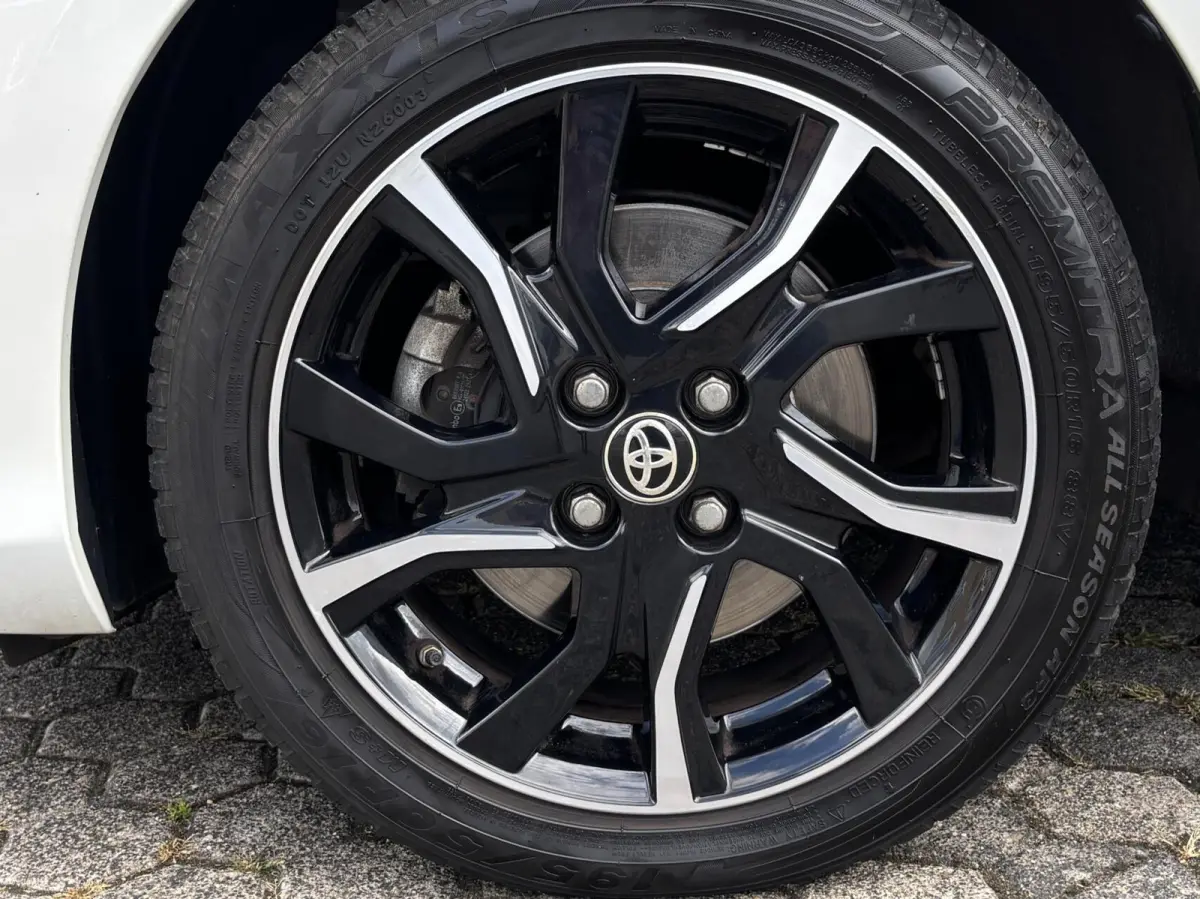 1.5 Hybrid Dynamic Bi-Tone | Keyless | Trekhaak | Camera | Stoelverwarming