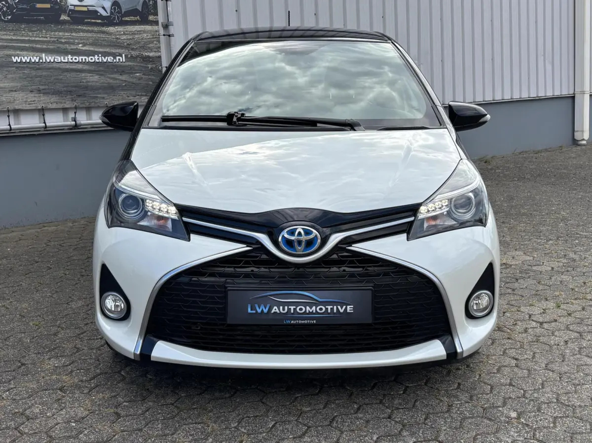 1.5 Hybrid Dynamic Bi-Tone | Keyless | Trekhaak | Camera | Stoelverwarming