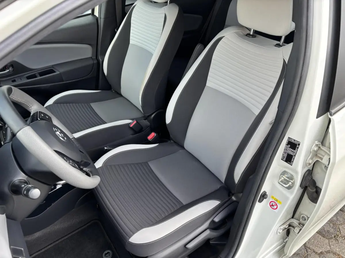 1.5 Hybrid Dynamic Bi-Tone | Keyless | Trekhaak | Camera | Stoelverwarming