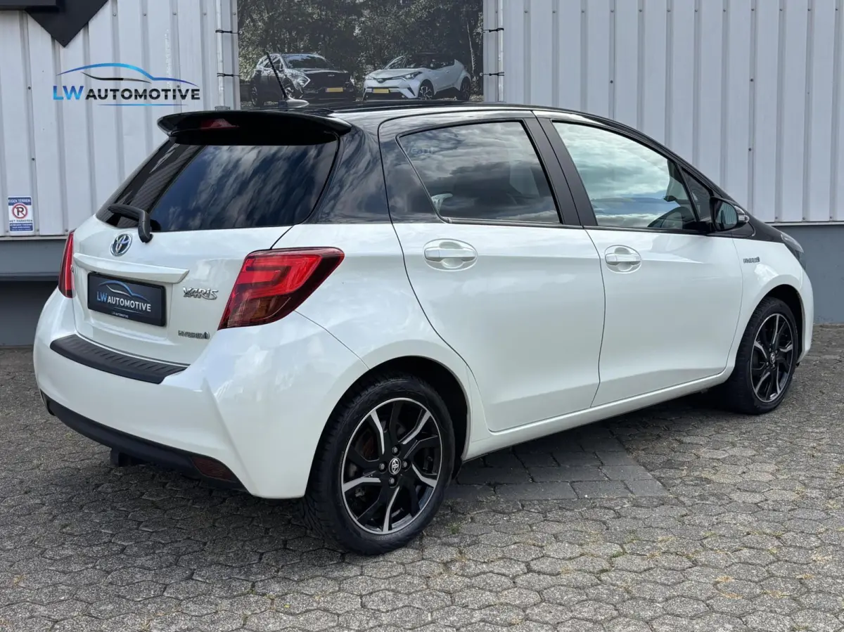 1.5 Hybrid Dynamic Bi-Tone | Keyless | Trekhaak | Camera | Stoelverwarming