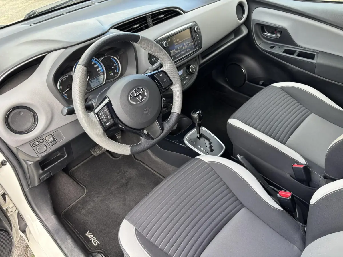 1.5 Hybrid Dynamic Bi-Tone | Keyless | Trekhaak | Camera | Stoelverwarming