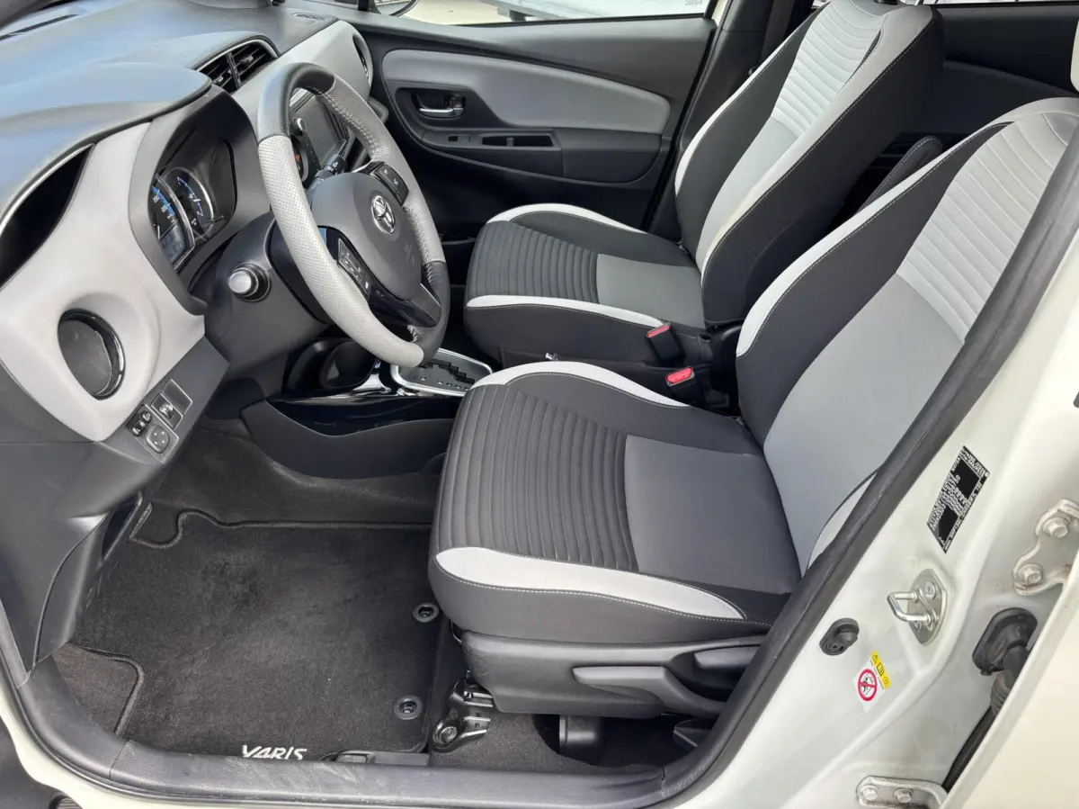 1.5 Hybrid Dynamic Bi-Tone | Keyless | Trekhaak | Camera | Stoelverwarming