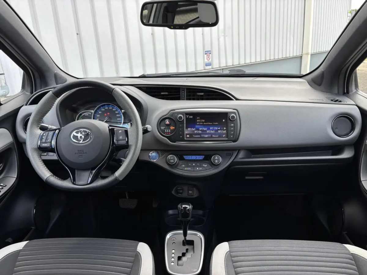 1.5 Hybrid Dynamic Bi-Tone | Keyless | Trekhaak | Camera | Stoelverwarming
