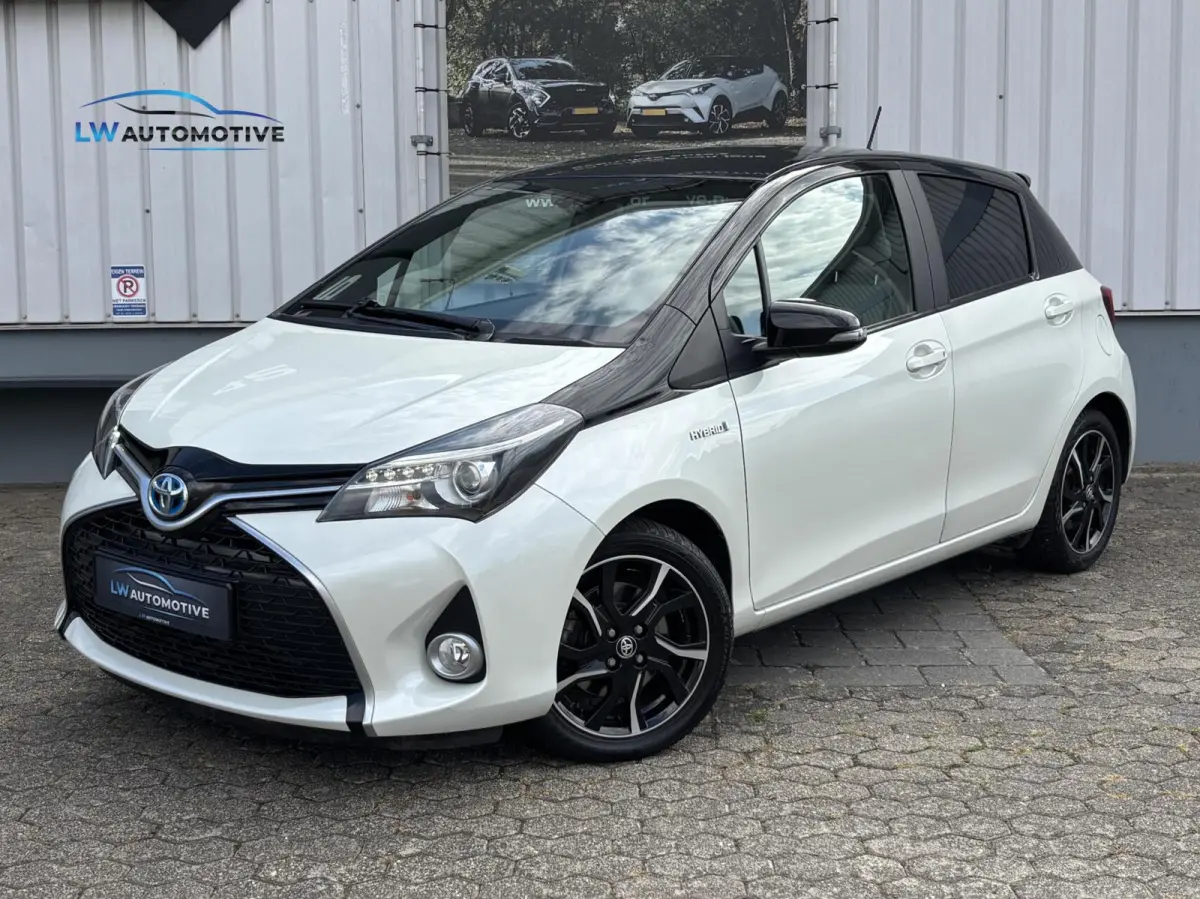 1.5 Hybrid Dynamic Bi-Tone | Keyless | Trekhaak | Camera | Stoelverwarming
