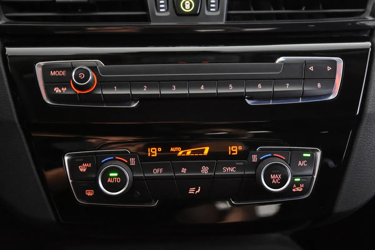 sDrive18i*1ste Eigenaar*Leer*Navigatie*Trekhaak*Carplay*