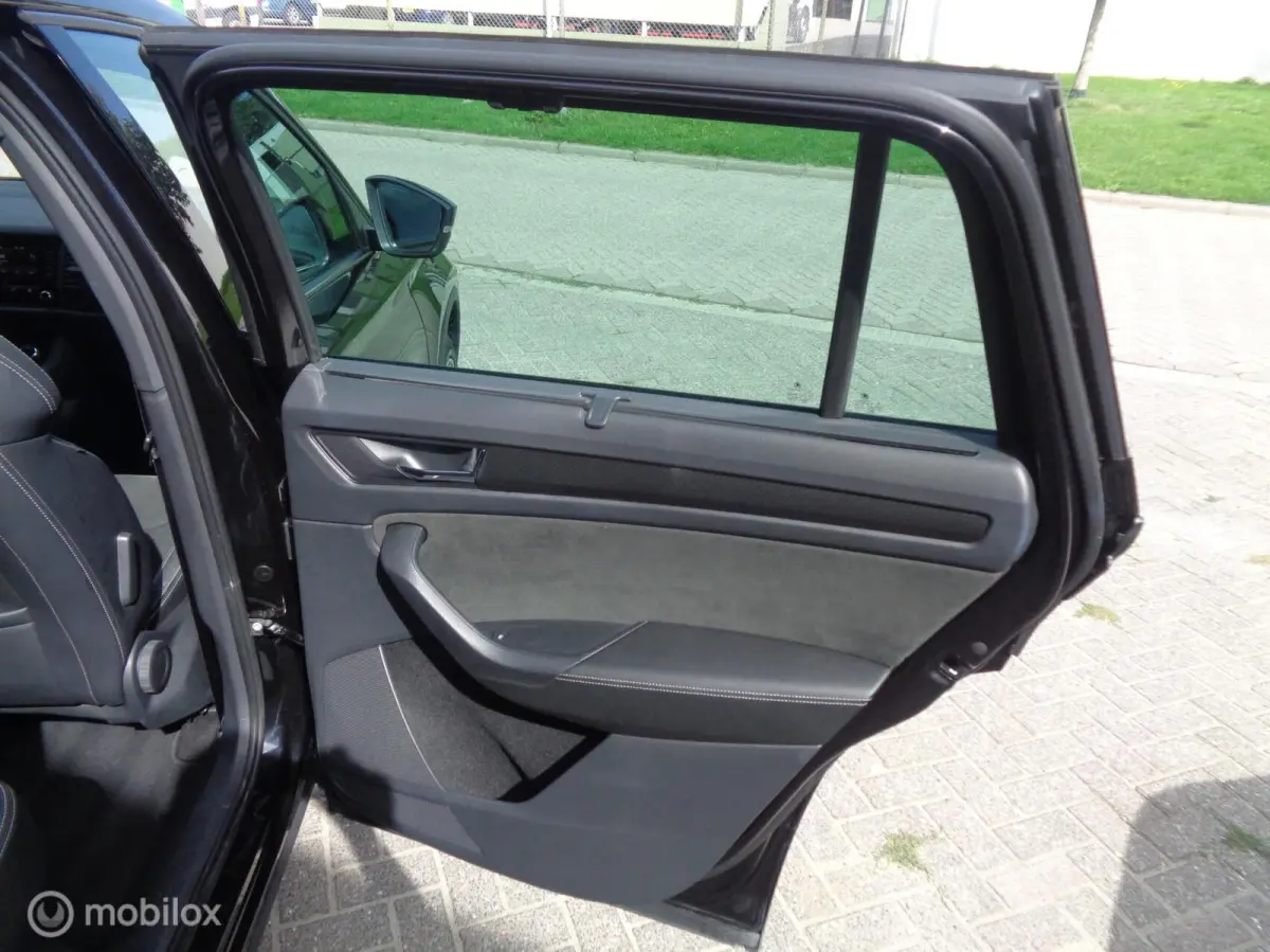 1.5 TSI Sportline Business/Full LED/20'' velgen/Ecc/Camera/Trekhaak/DCC/1st eig