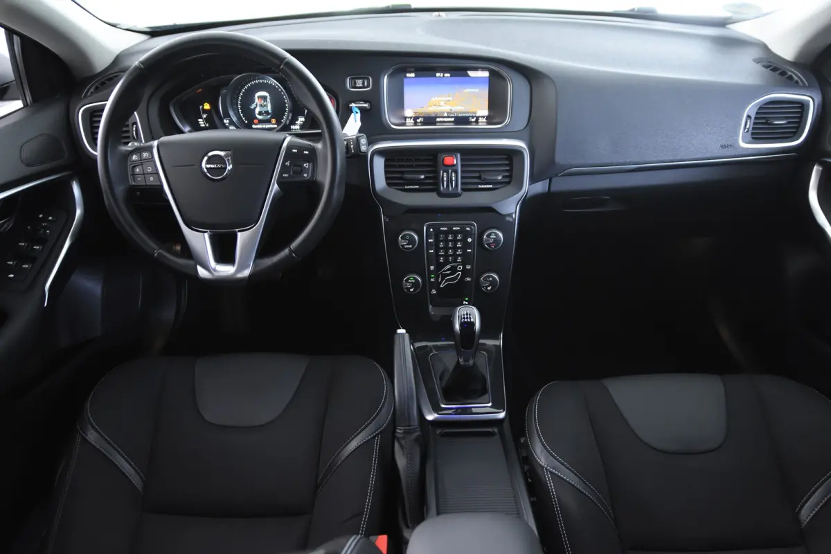 2.0 T3 Nordic+ *Leer*Navigatie*Stoelverwarming*Trekhaak*