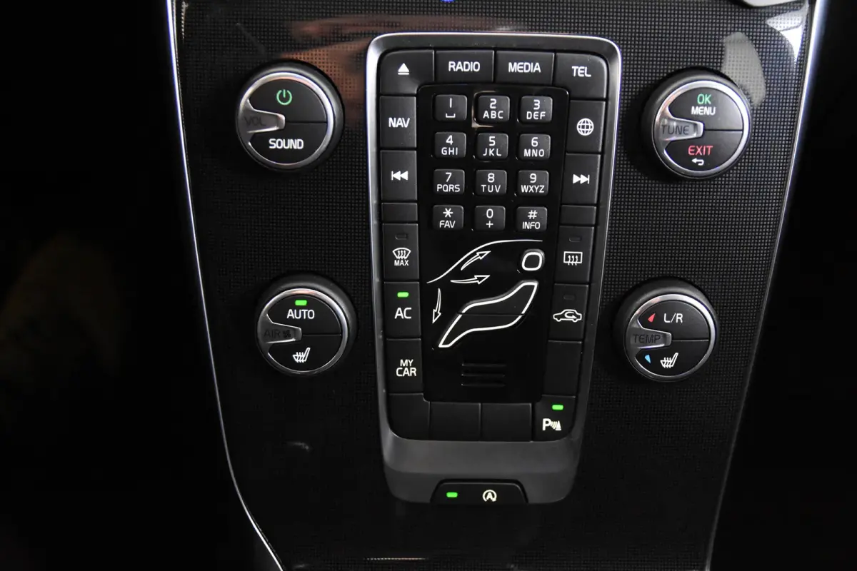 2.0 T3 Nordic+ *Leer*Navigatie*Stoelverwarming*Trekhaak*