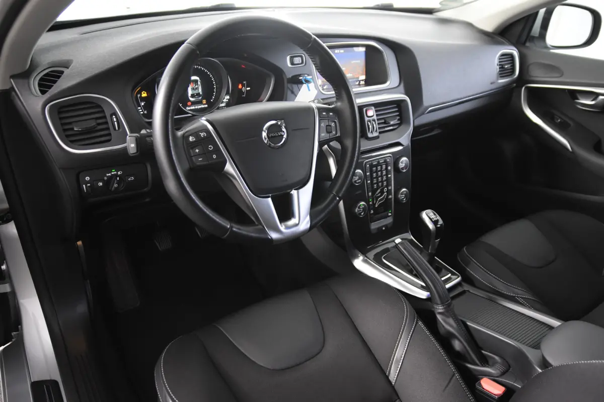 2.0 T3 Nordic+ *Leer*Navigatie*Stoelverwarming*Trekhaak*