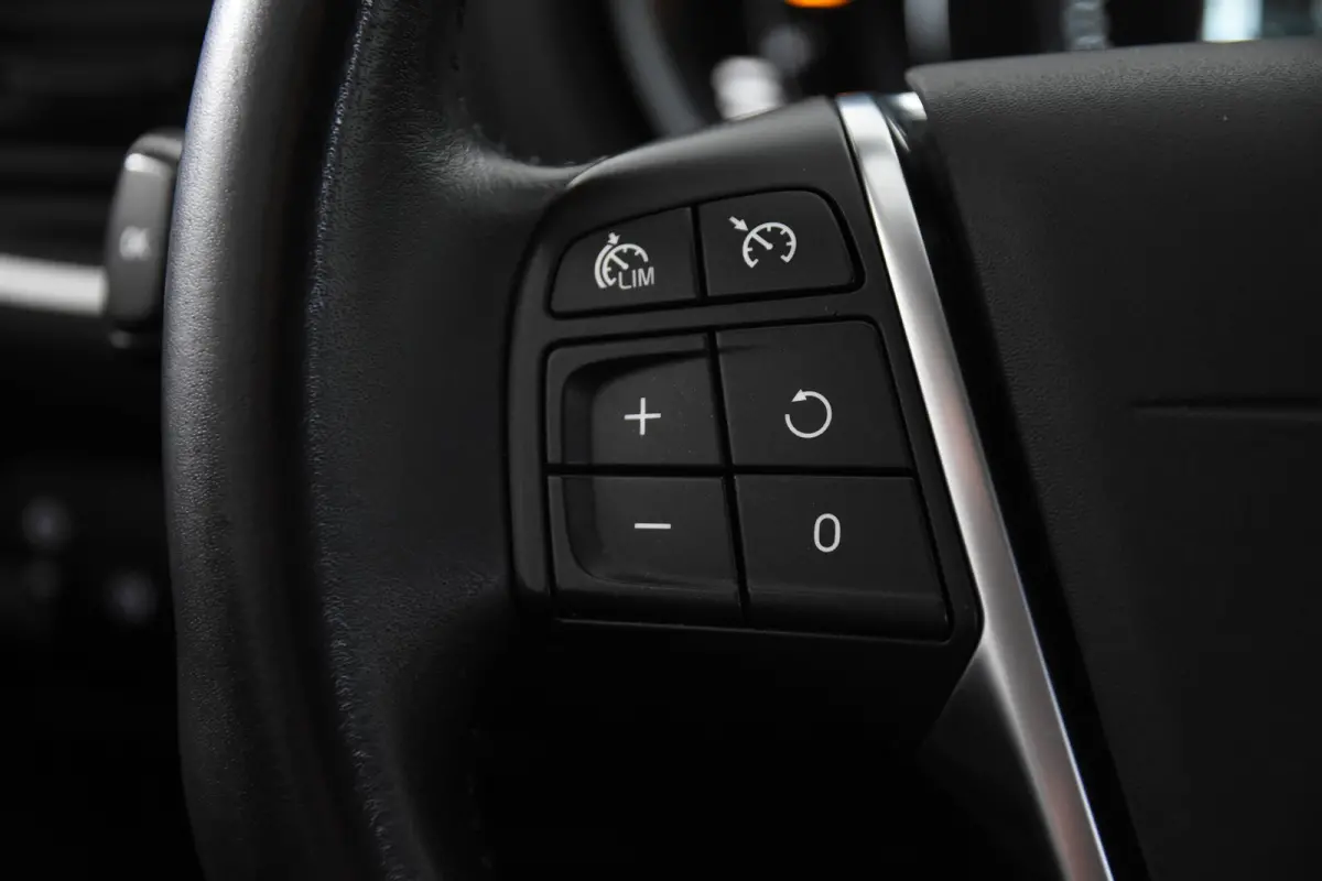 2.0 T3 Nordic+ *Leer*Navigatie*Stoelverwarming*Trekhaak*