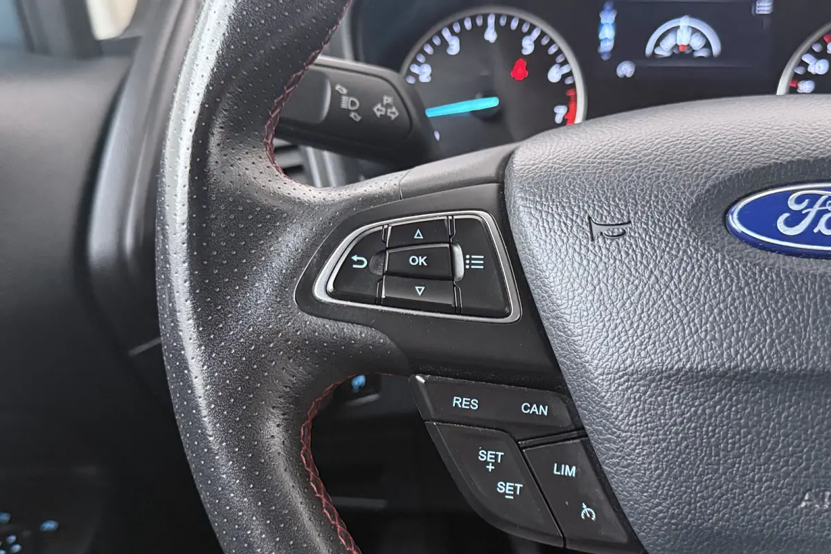 1.0 126 PK ST-Line Black Trekhaak Camera Carplay