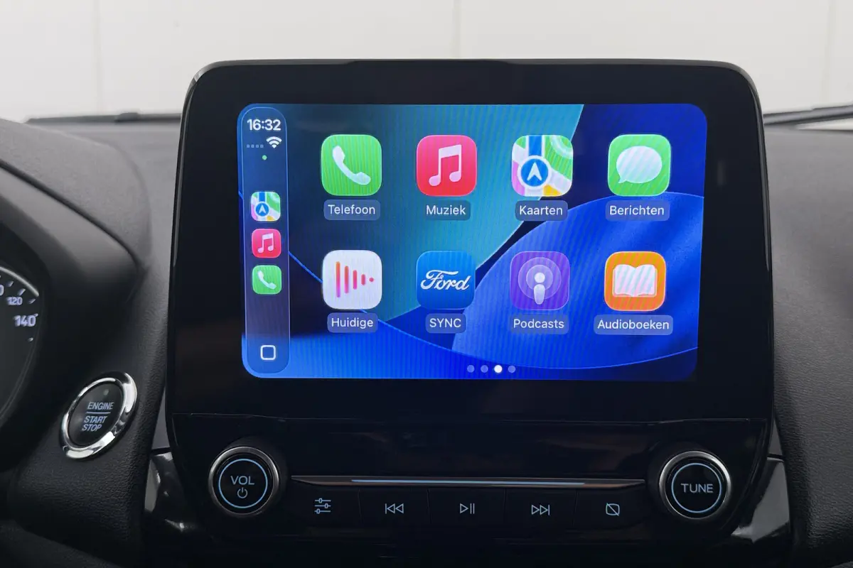 1.0 126 PK ST-Line Black Trekhaak Camera Carplay