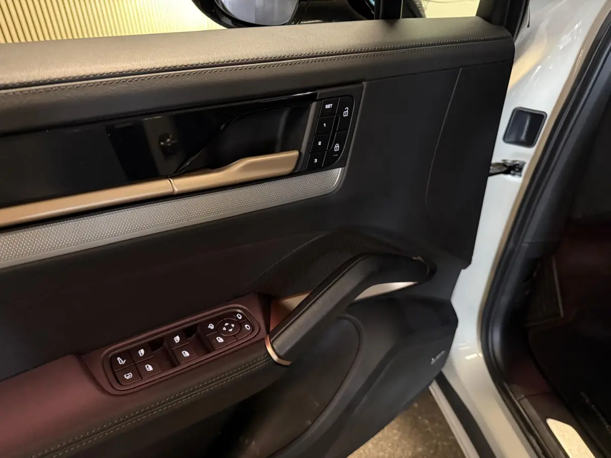 3.0 E-Hybrid SPORT DESIGN-SOH 91%-18 VOUDIG-BIJRIJDER DISPLAY-TREKHAAK-BOSE-SPORTUITLAAT-BTW