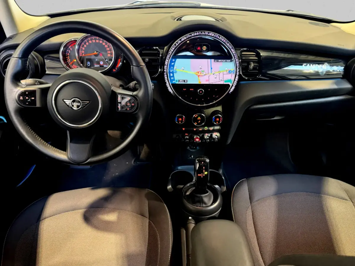 1.5 Cooper Camden Edition(NL-auto, 1e Eig, Dealer OndH, Carplay, PDC, Climate Con, Cruise Con, Navi, etc)